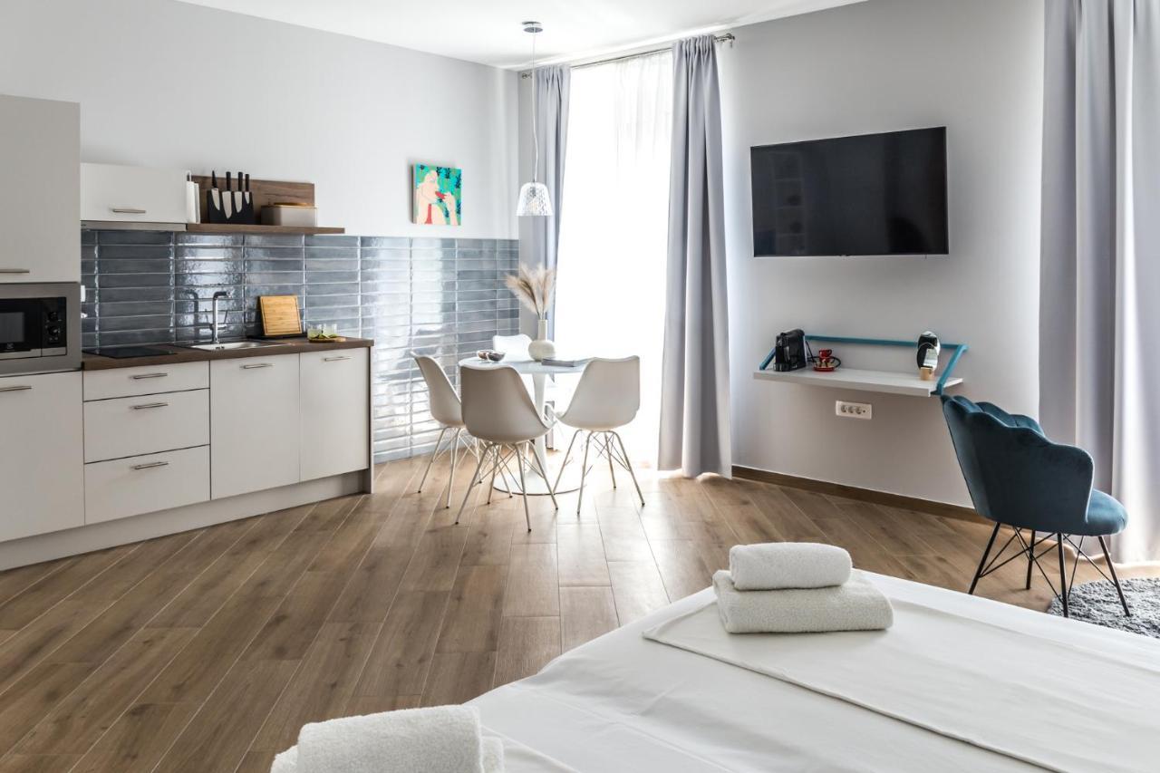 Dolac Apartments Рийека Екстериор снимка